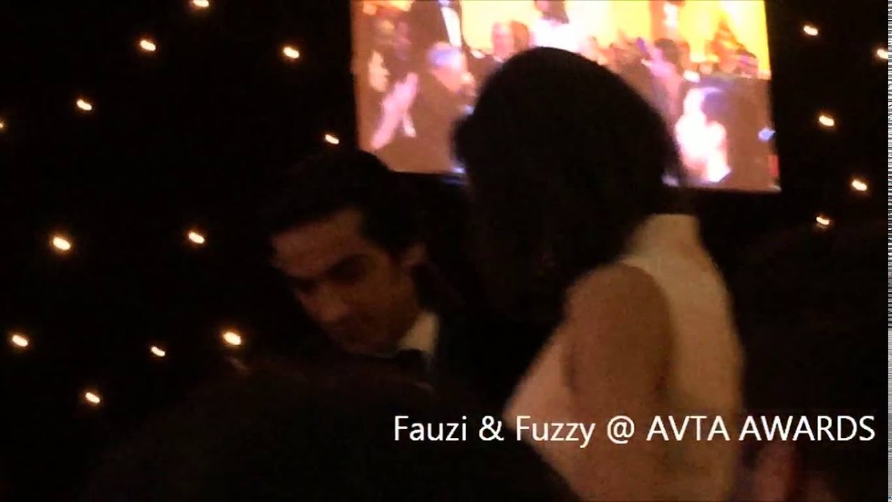 Sanaya Irani getting an award at AVTA