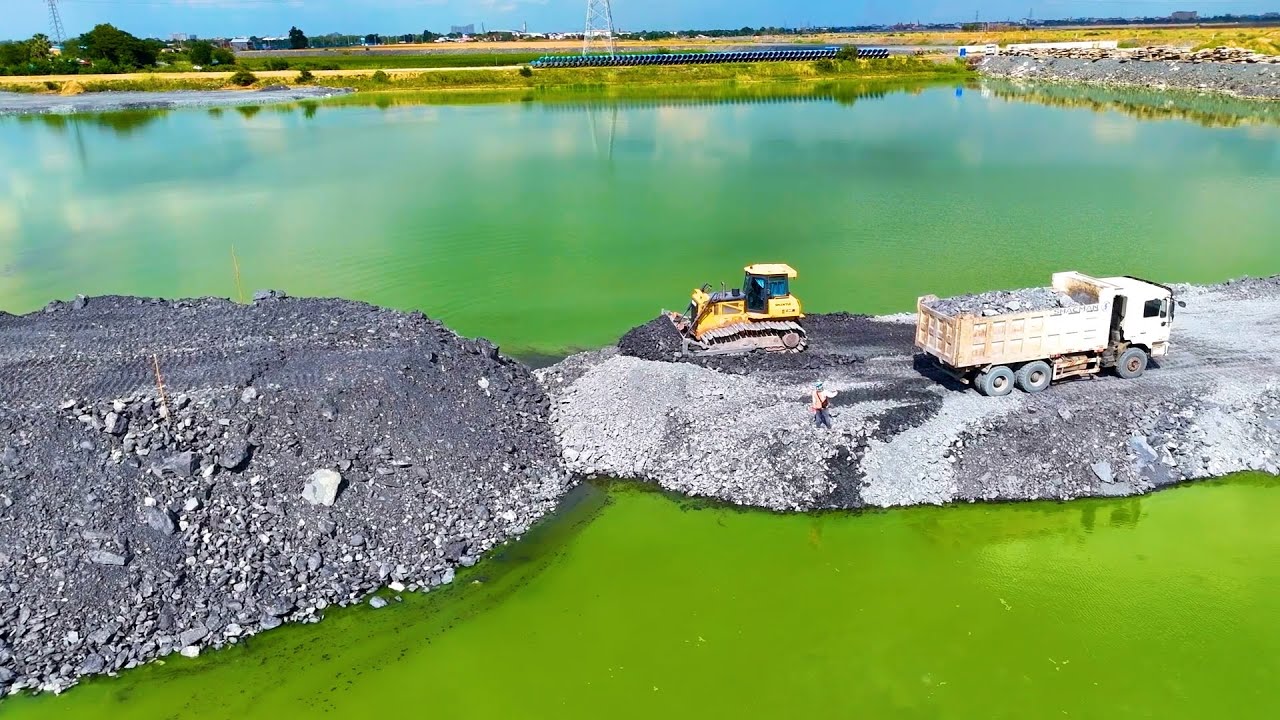 Full Video 100%Complete! the road connection across the lake is done quickly by a team of machinery.