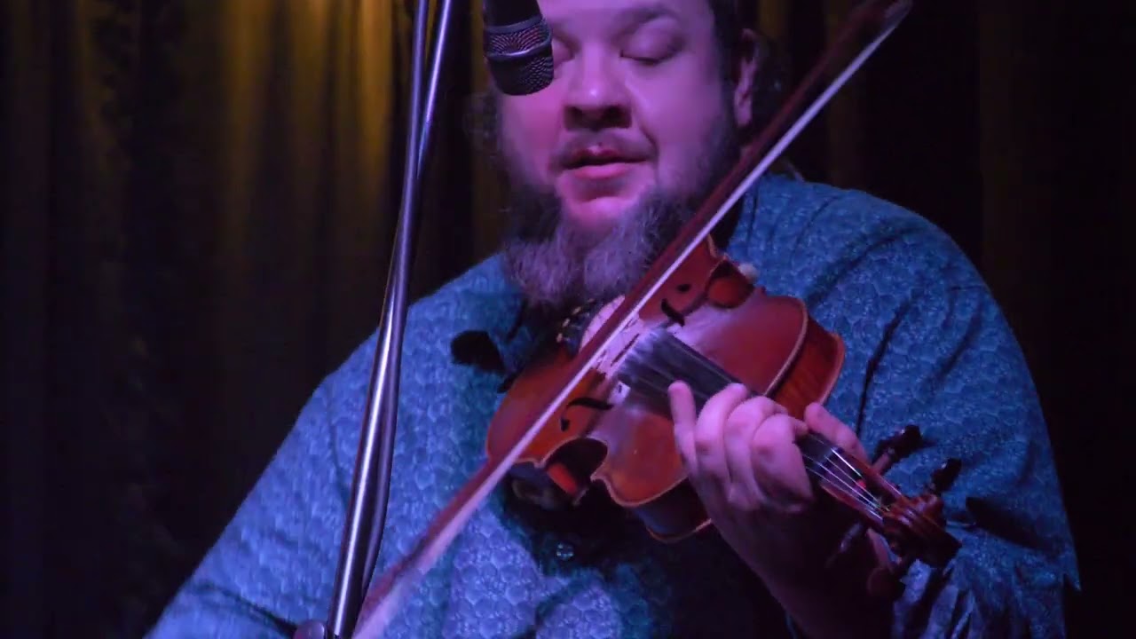 INSANE BLUEGRASS FIDDLING! 😱🎻 Hunter Berry burning up Black Mountain Rag 🔥