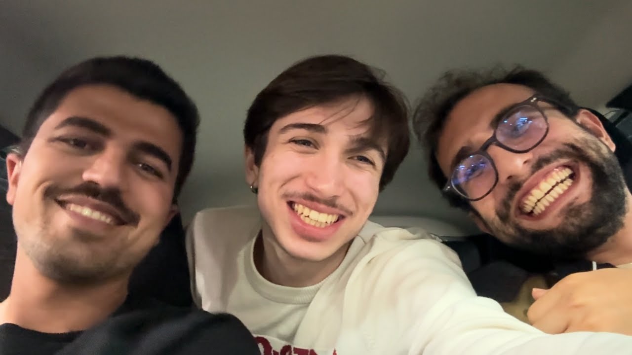 Воссоединение с моими соседями по комнате в общежитии