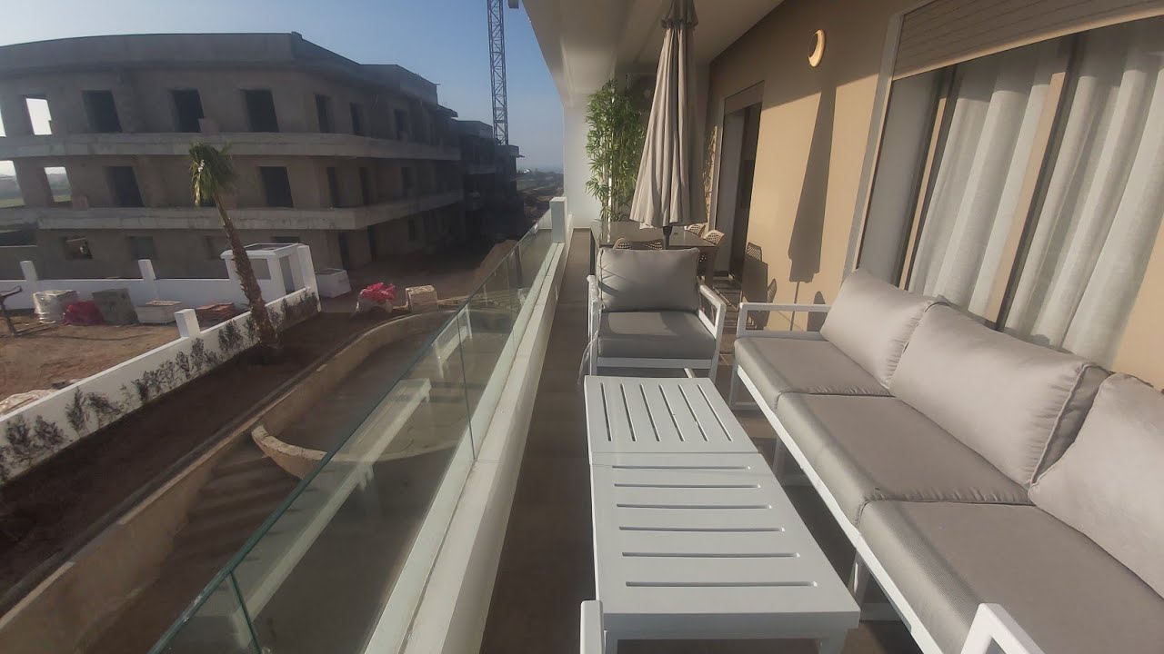شقة نمودجية بأثاث جد راقي وطيراس بنورامي على مسبح بإقامة محروسة على الشاطئ Appartement Sidi Rahal