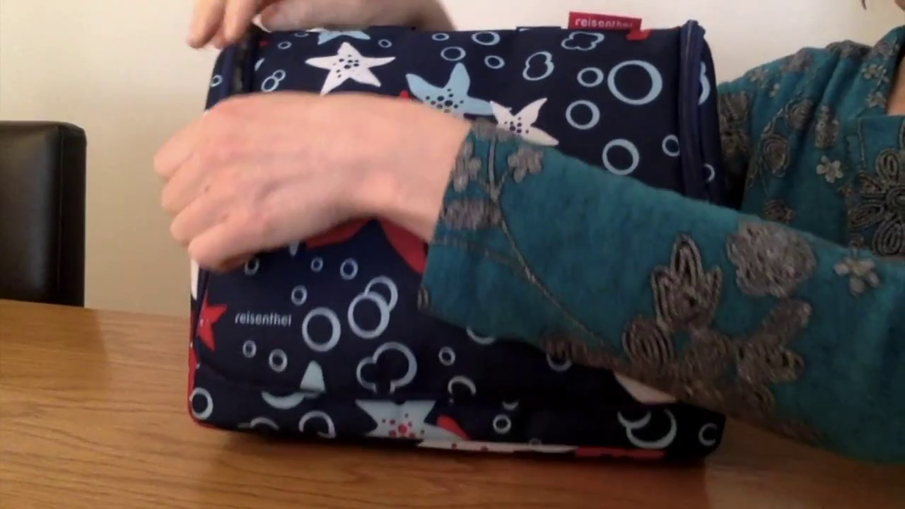 Reisenthel Extra Large Hanging Wash Bag Walk Through