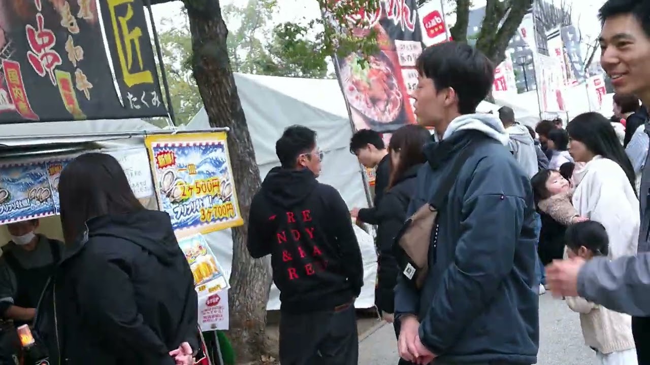 色々な屋台があり、金にいとめをつけなかったら、かき料理もたくさん出店していました。　広島城オイスターフェス２０２６