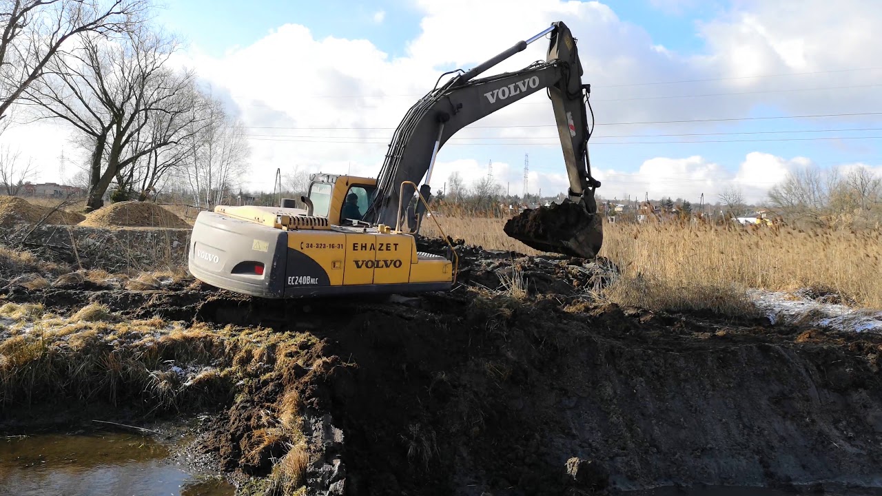 Kopanie stawu koparka Volvo EC240 EHAZET pogłębianie stawu, oczka wodnego