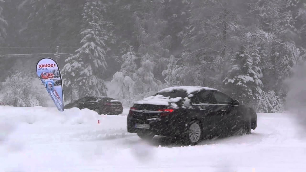 Opel Mokka and Opel Insignia Vauxhall in heavy snow - Autogefühl