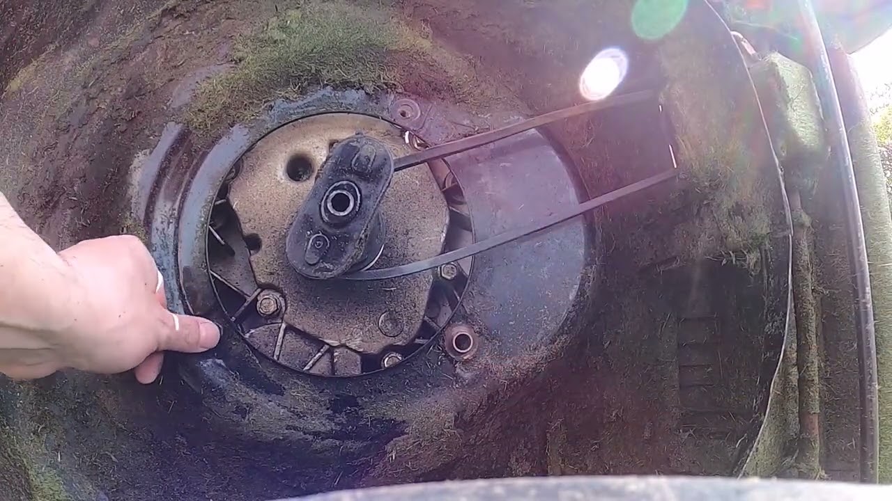jak wymienić pasek napędu w kosiarce...