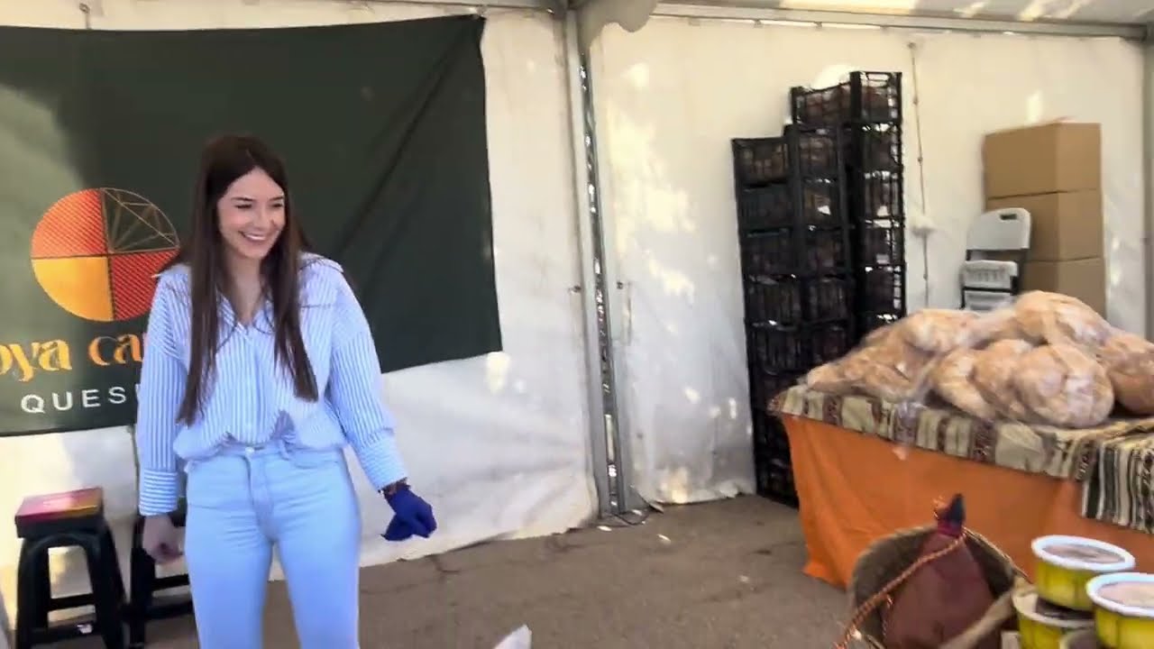 Camperos vamos a dar una vuelta por la feria que veáis los puestos,mirar qué cosas más chulas👍😘❤️