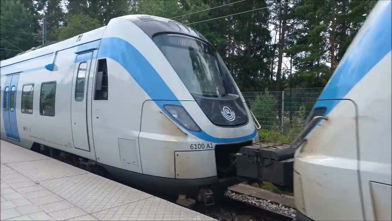 Tåg på Handen station