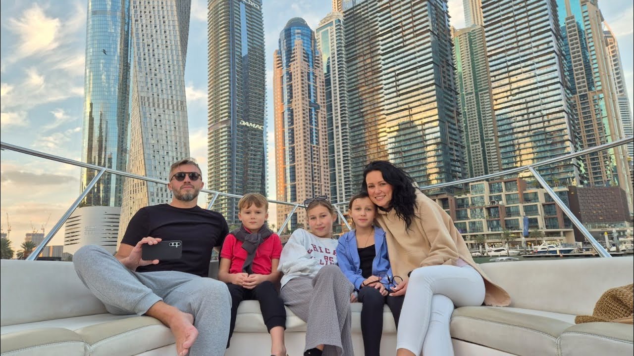 Zaczynamy rejs - Dubaj Marina w stronę Ain Dubai 
