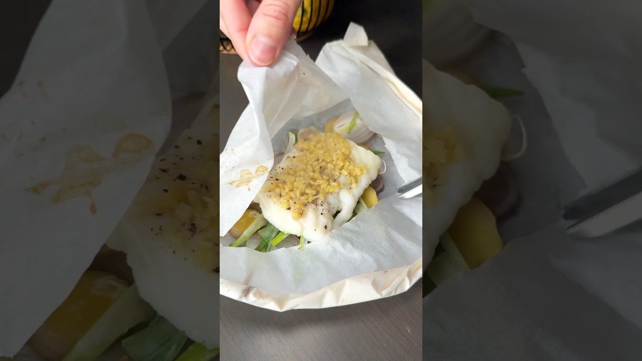 Ryba gotowana na parze w papilotach po kantońsku (ryba pieczona w papierze pergaminowym)