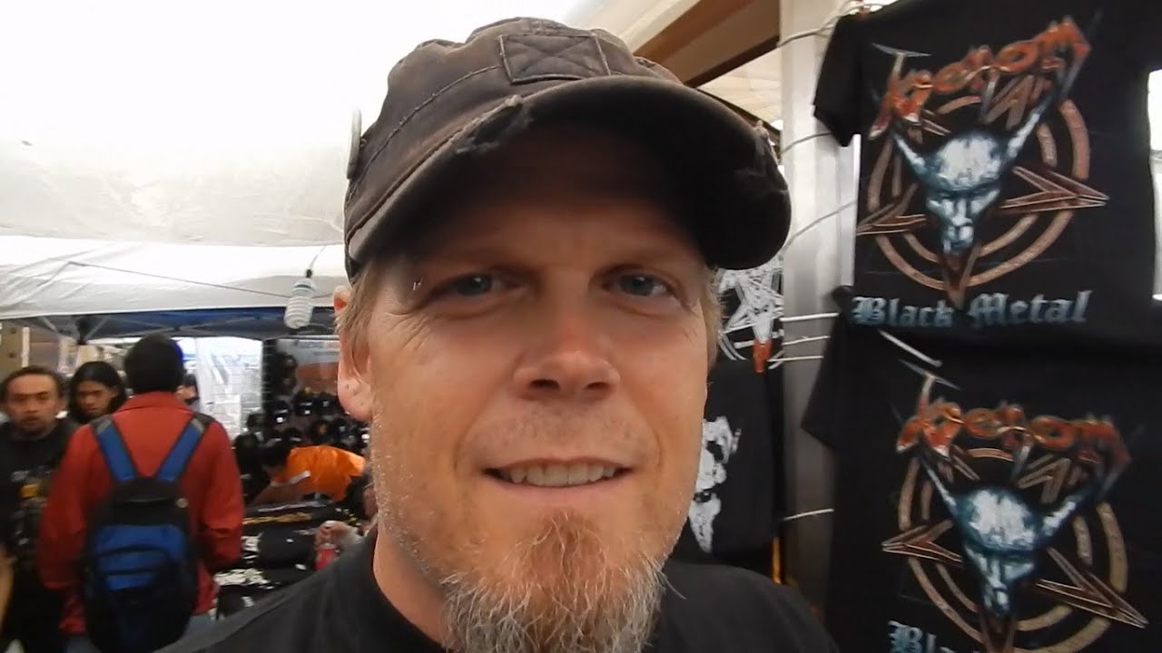 Venom - Mexico City 2016 - Tour of bootleg merch stands