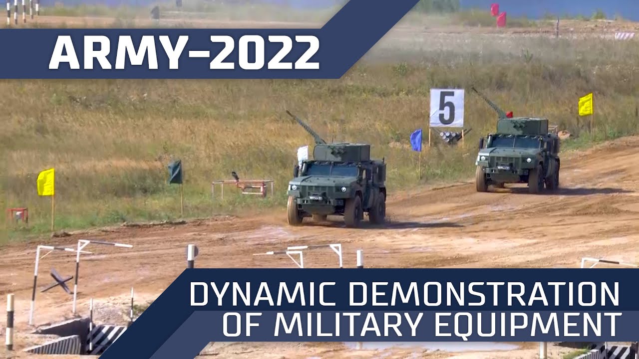 Dynamic demonstration of military equipment at the ARMY-2022