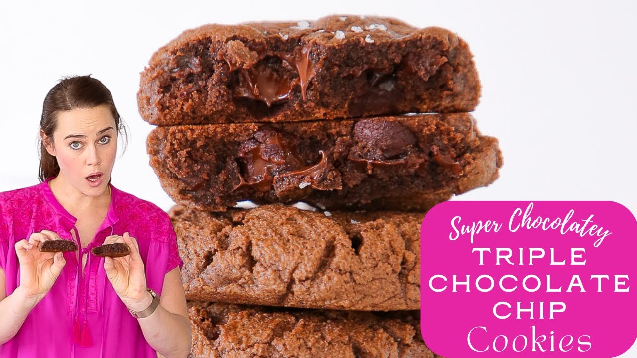 SUPER CHOCOLATEY TRIPLE CHOCOLATE CHIP COOKIES: A triple rich chocolate chip cookies recipe!