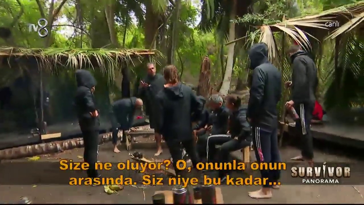 Survivor 'da Kavga! &Uuml;nl&uuml;ler Takımının Lideri Mert &Ouml;cal Arkadaşlarına Bağırıp Fır&ccedil;alıyor