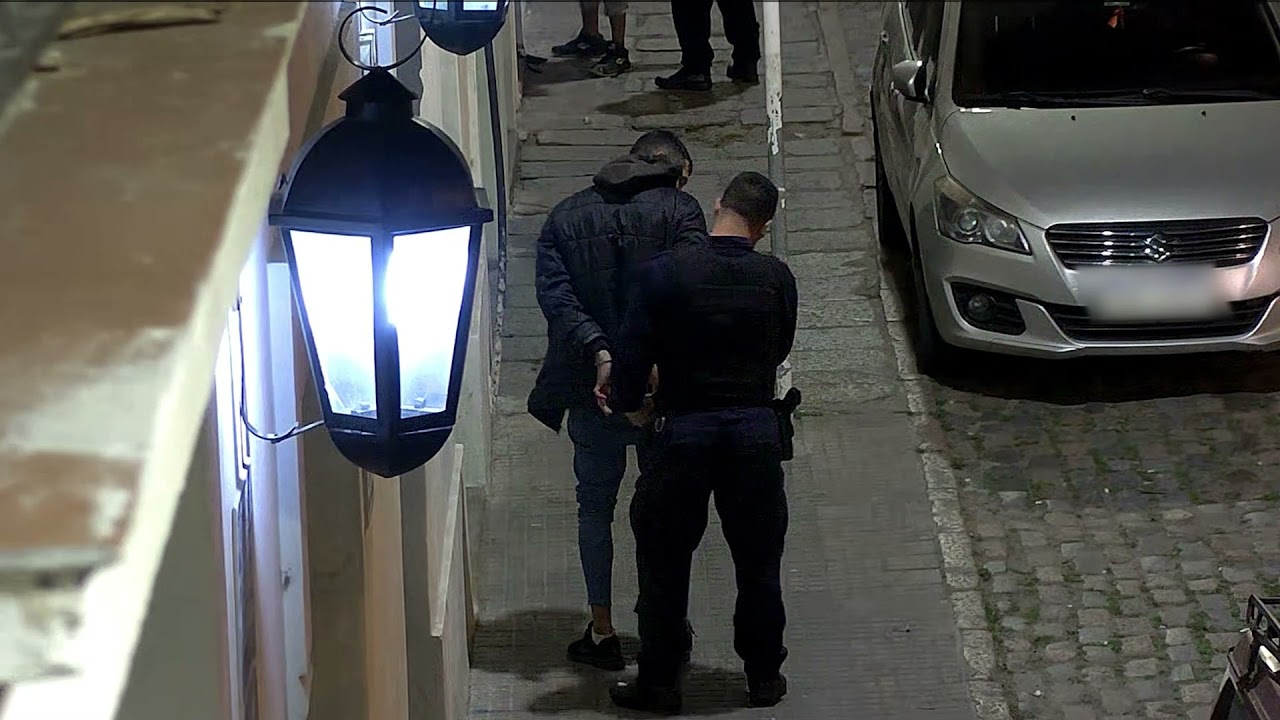 Policía de Montevideo detuvo a dos hombres por robo a armería en el Centro