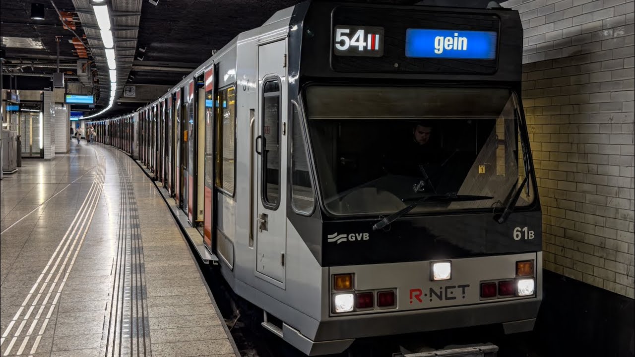 Driedubbele GVB S1/S2 vertrekken uit Amsterdam CS