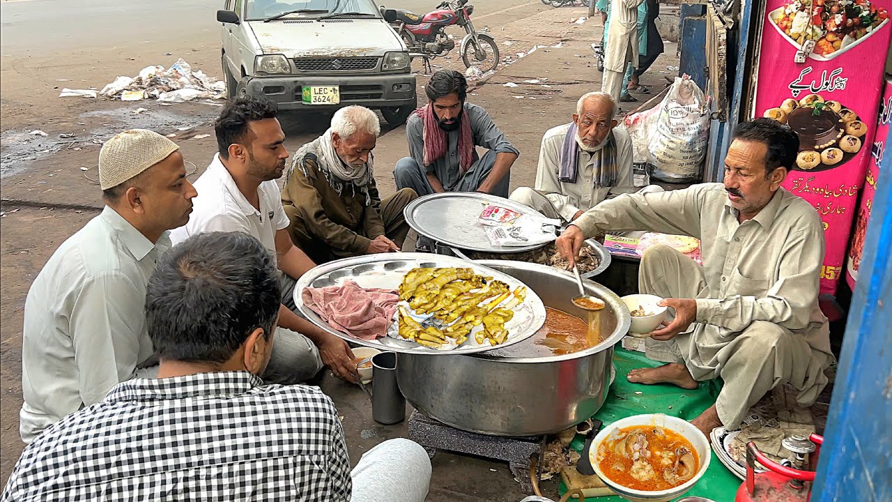 30/- Rs CHEAPEST FOOD VLOG IN PAKISTAN 😍 BILLA MUTTON PAYA - AUTHENTIC DESI STREET FOOD VIDEO