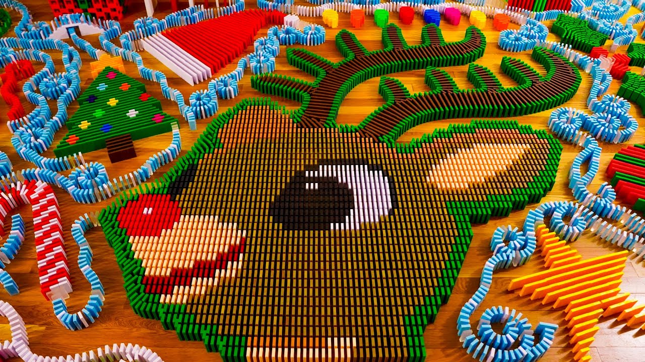 Я построил (и опрокинул) РУДОЛЬФА из костяшек домино!