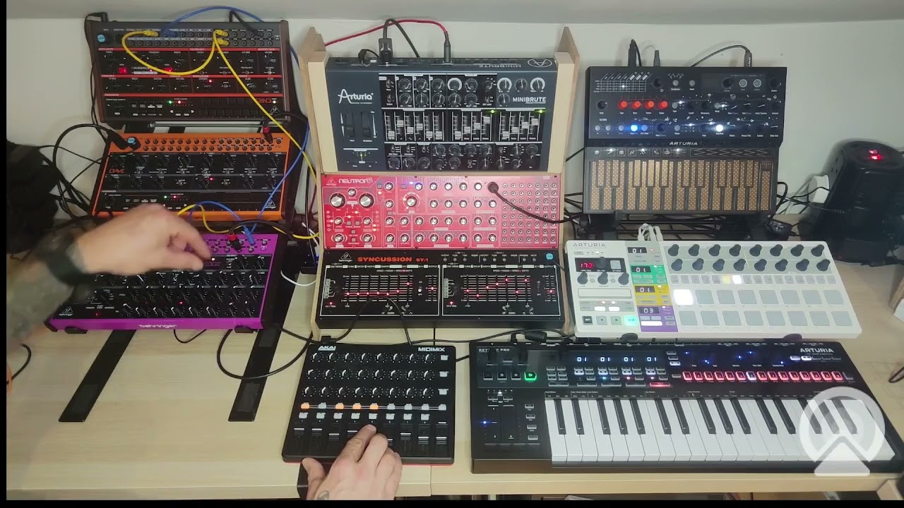 behringer grind,edge , crave and syncussion sy1 drum and bass synth jam