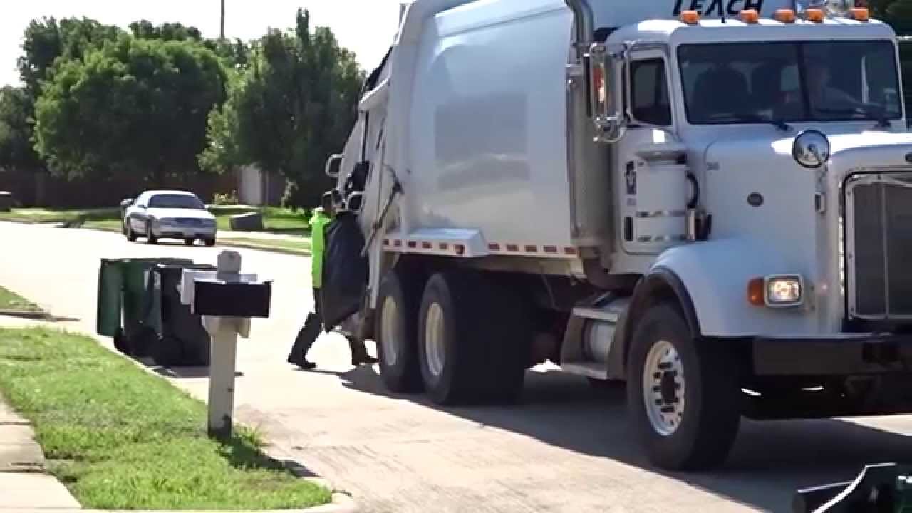 City of Denton: Peterbilt 357 Leach 2RIII Rear Loader