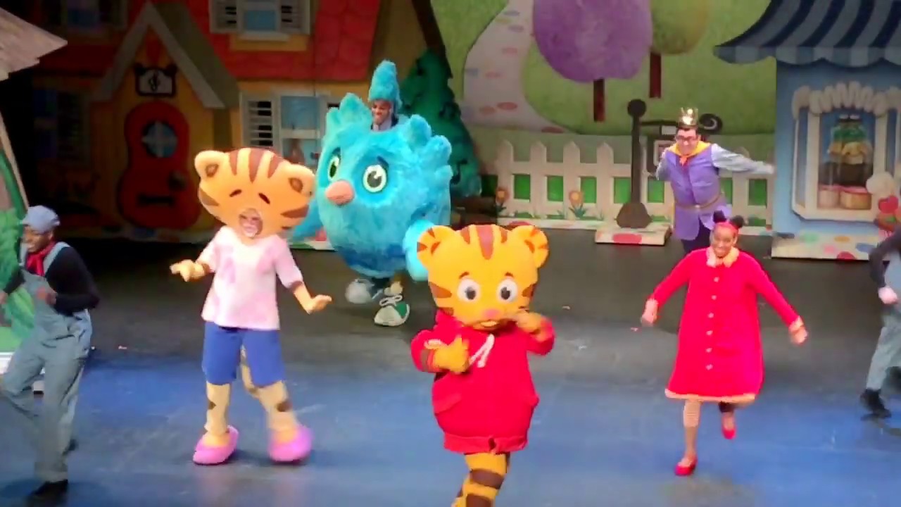 IT'S A BEAUTIFUL DAY IN THE NEIGHBORHOOD. Theme Song. Daniel Tiger LIVE Intro. King For a Day Show.