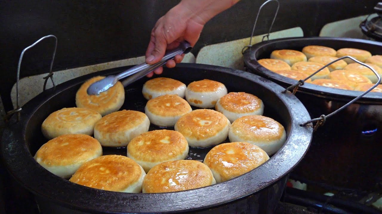 Taiwanese Street Food - Chive Dumplings,Pan-Fried Cabbage Buns,Pan-Fried Radish Buns/韭菜盒子,高麗菜餅,蘿蔔絲餅