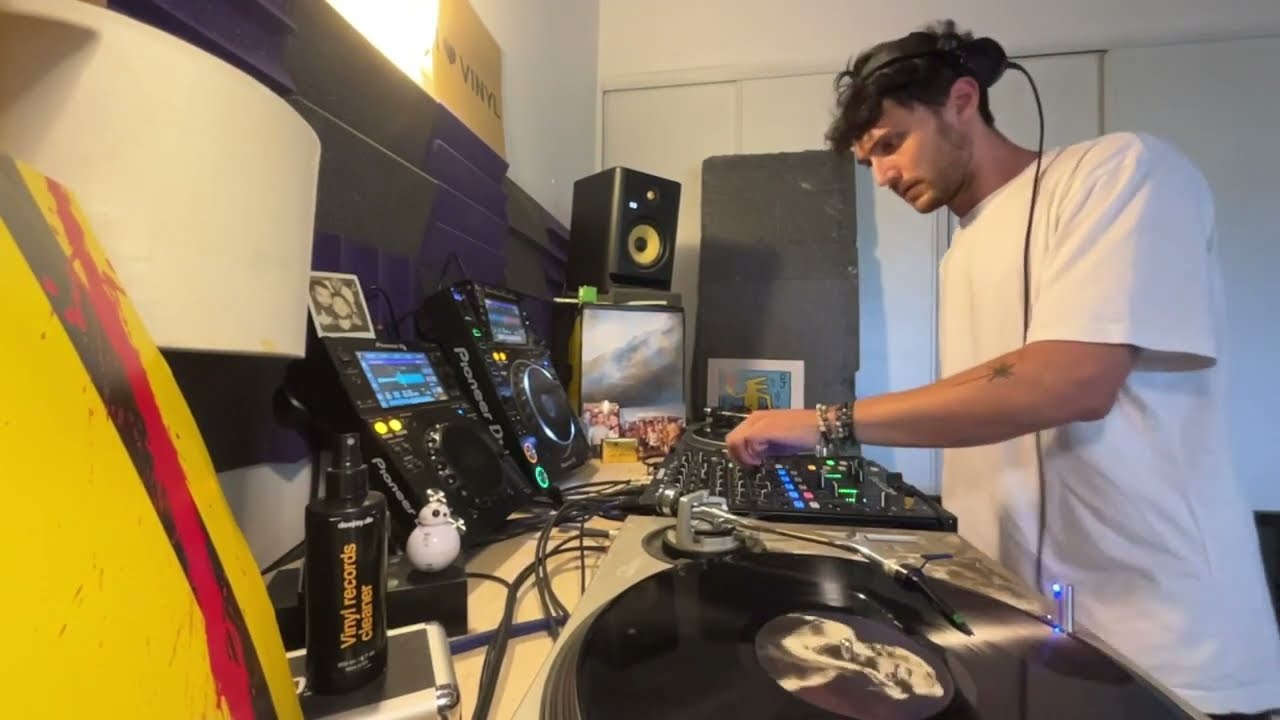 Techno podcast 04:06 (w/ track from R&Oslash;DH&Auml;D, RENE WISE, IGNEZ, SEATOCMASS, STERAC, TEMUDO..)