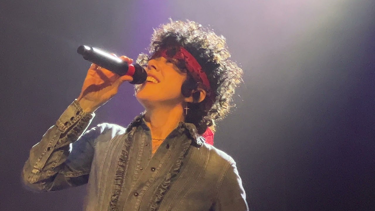 LP live from ALHAMBRA Paris with new song Conversation from upcoming album 