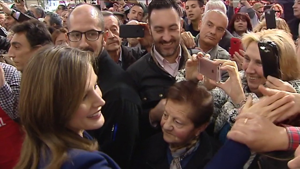 SS.MM. los Reyes, en el Mercado Central de Valencia para celebrar sus cien años