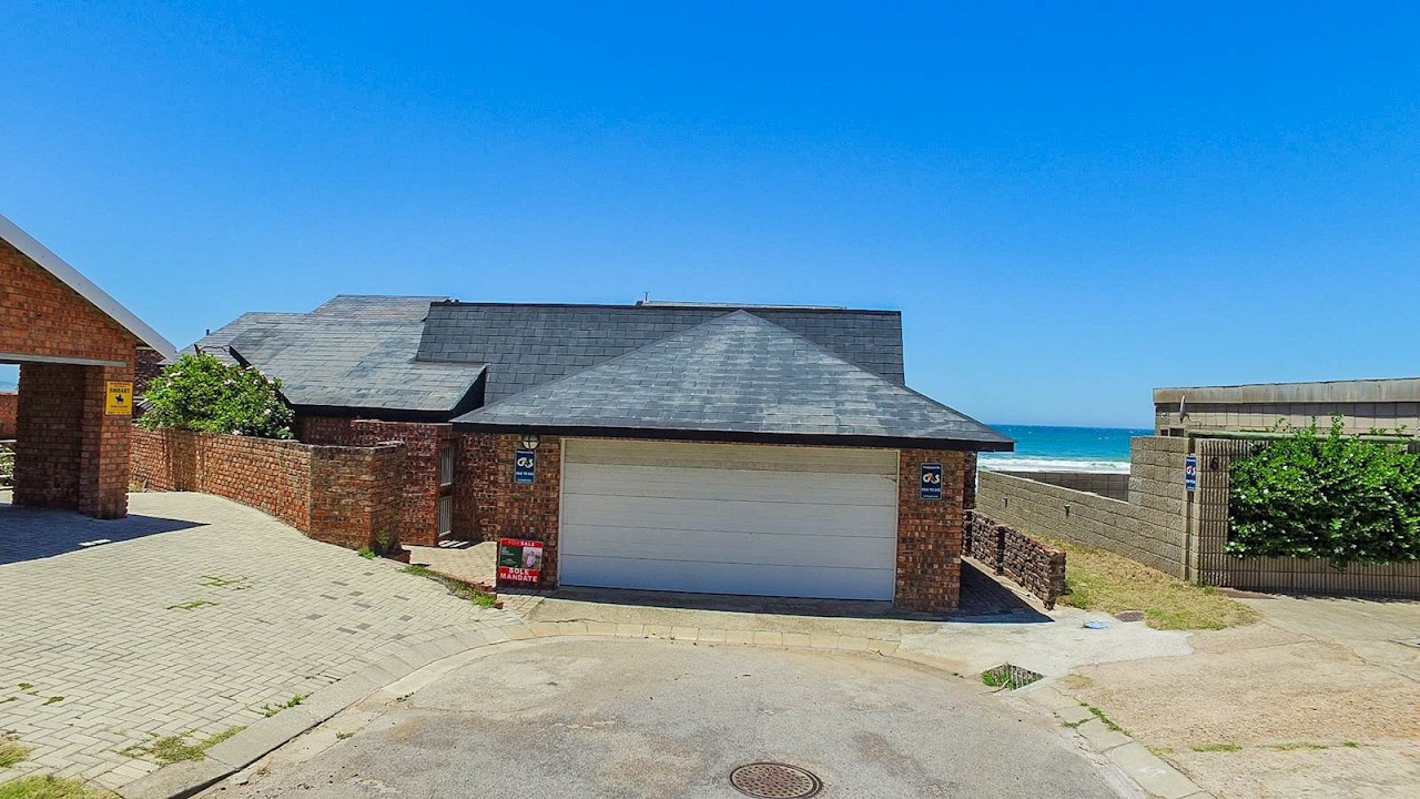 5 Bedroom House for sale in Eastern Cape | Jeffreys Bay To Tsitsikamma | Jeffreys Bay | |