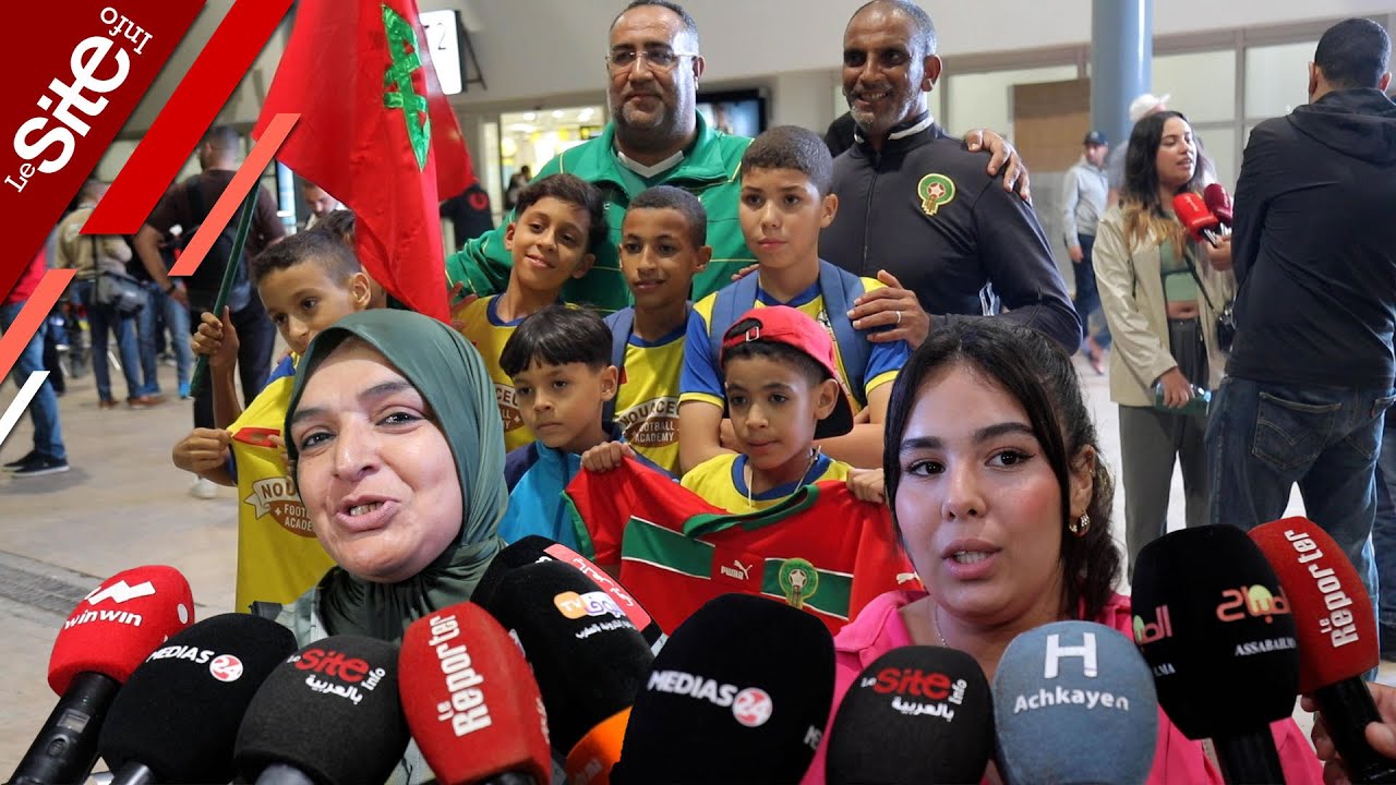أم  أحد نجوم المغرب في الشيلي من مطار محمد الخامس: كنا كنتواصلو مع وليداتنا ديما وعيشنا فرحة لا توصف