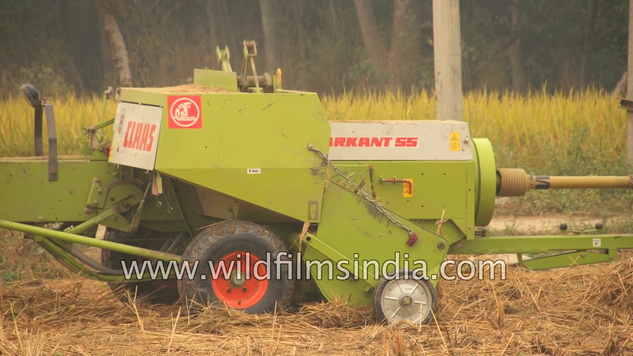 Claas Markant 55 : a conventional baler used to raked crops