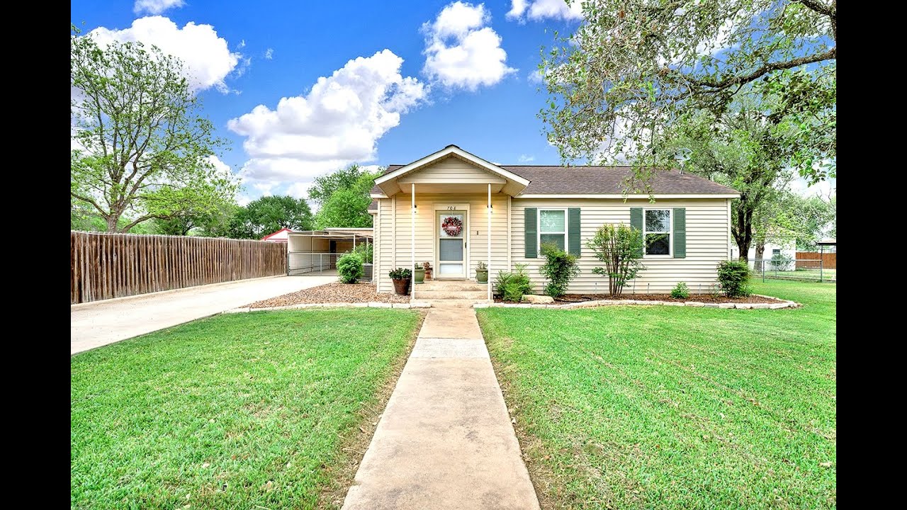 708 WESTMEYER DR   POTH, TX