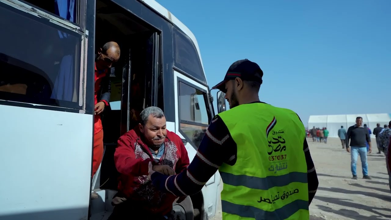 عشان مفيش أحلى من فرحة اللبس الجديد دكان الفرحة بيوفر الملابس الجديدة قبل عيد الفطر المبارك