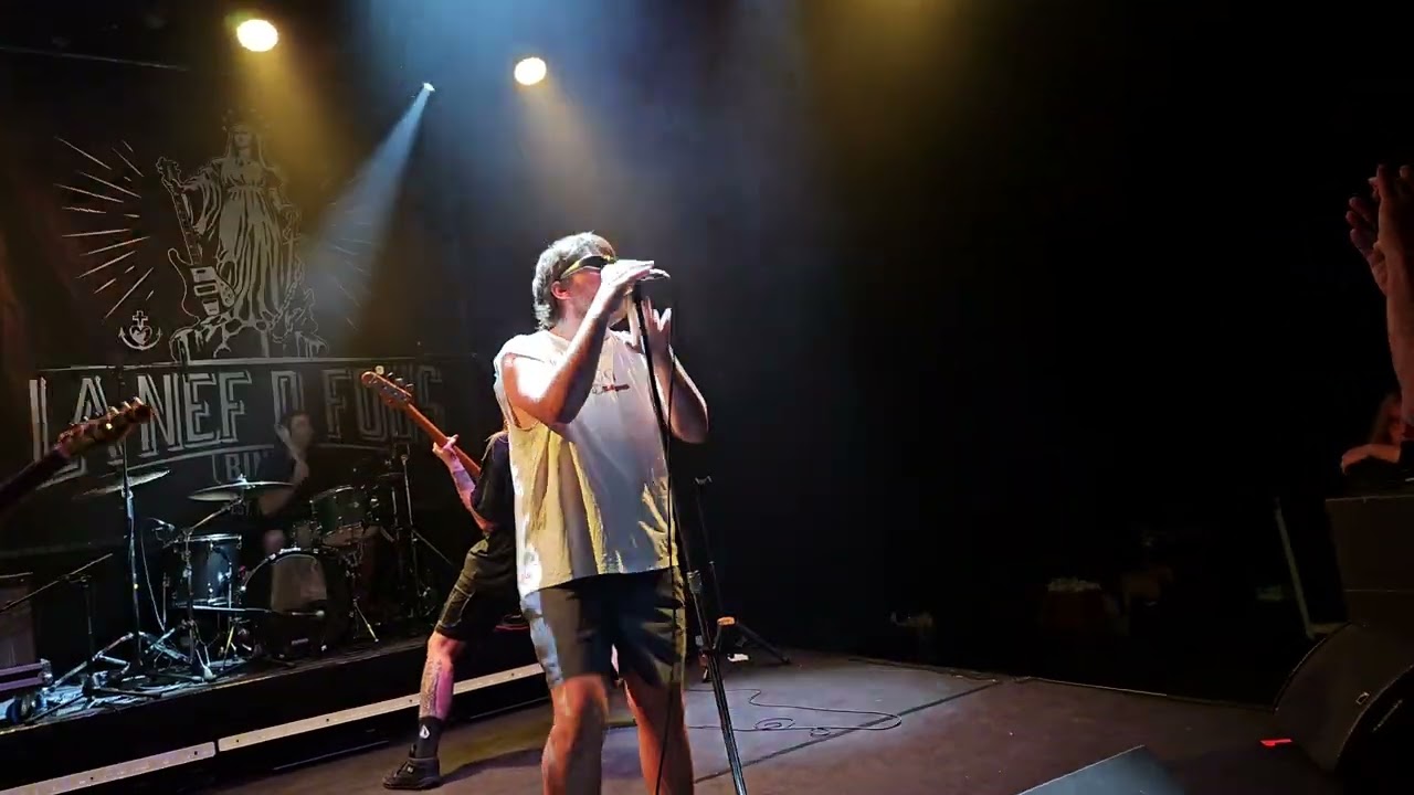 PUBLIC HOUSE - 2025 // Twist the Knife