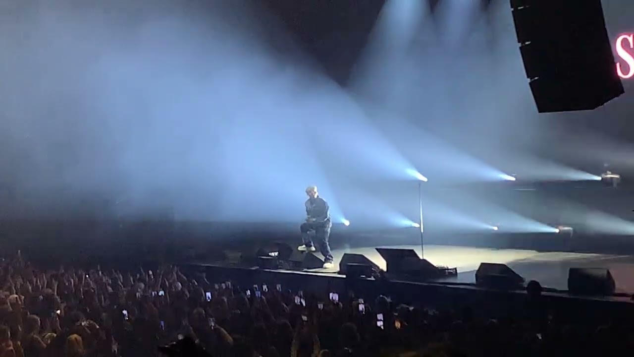 Ash Island - Empty Head Fancam in Paris 20231015