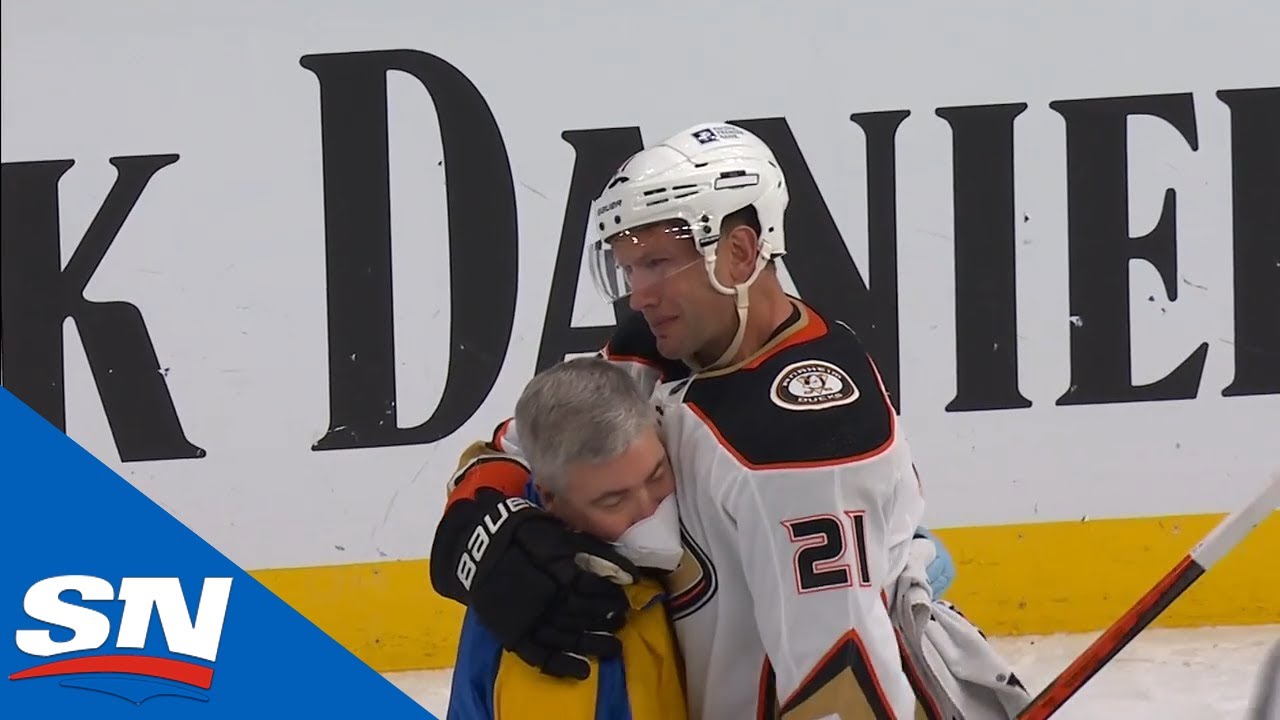 David Backes Is Emotional After Video Tribute & Standing Ovation During Final Game In St. Louis