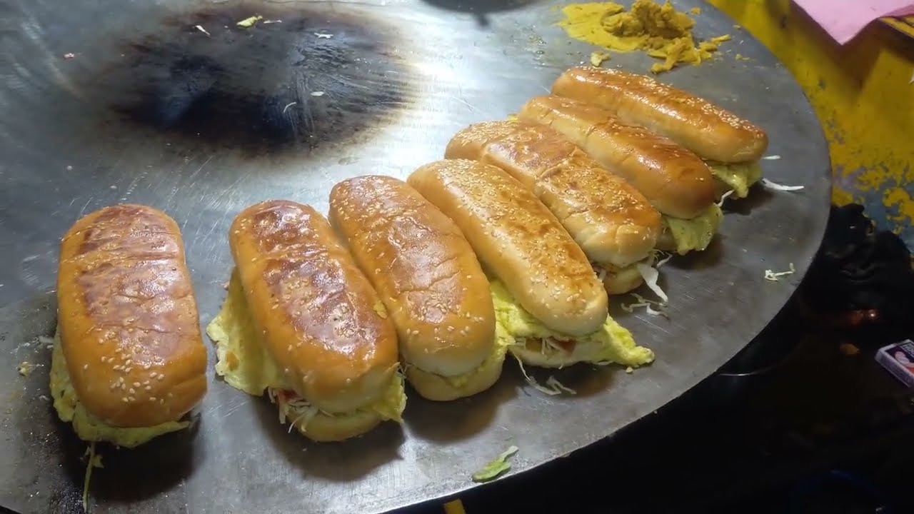 “Crazy Giant Omelette Burger! The Most Satisfying Street Food Video 🍔🍳”