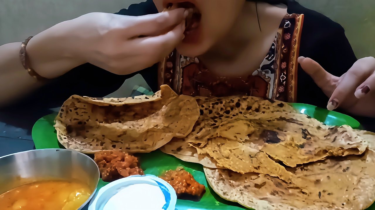 Eating homemade 🔥 Spicy Aloo, Gobhi or Besan Paratha😋😝🥰❤️with Sabji, chutney or curd😘🤗#MUKBANG #ASMR