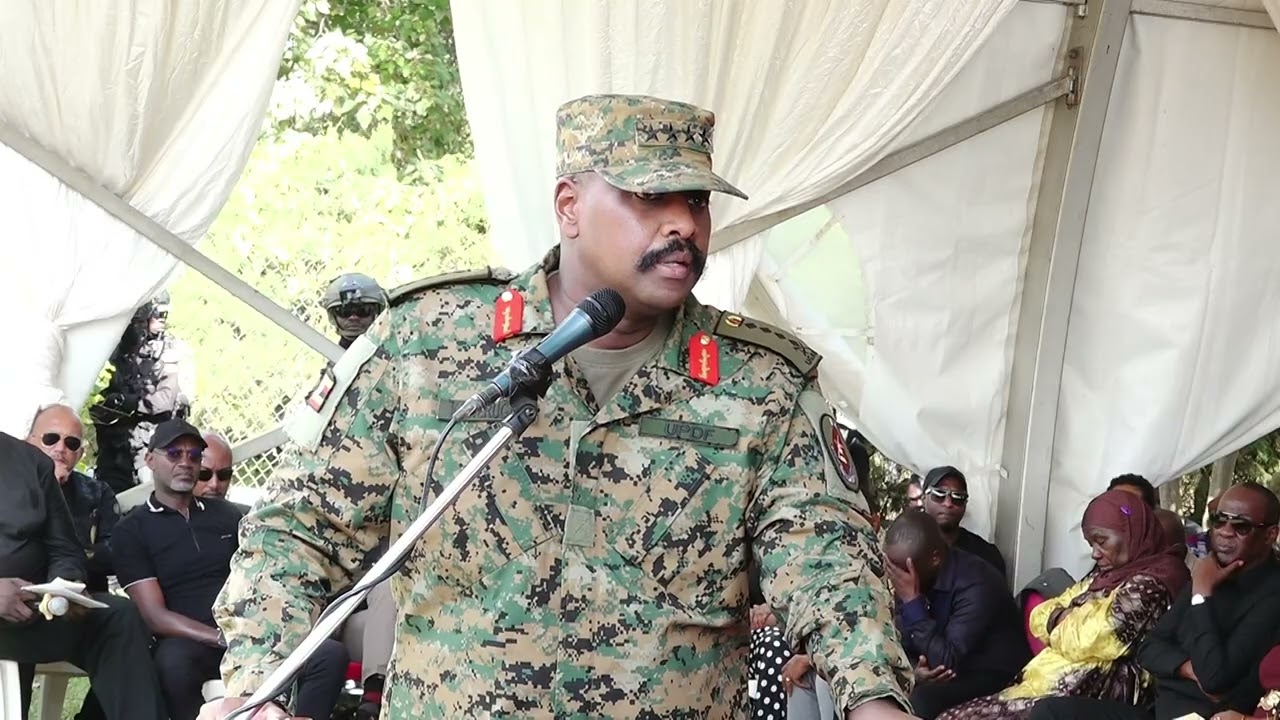 MUHOOZI AKABYE AMAZIGA NGA AYOGERA KU MUNYWANYIWE CEDRIC