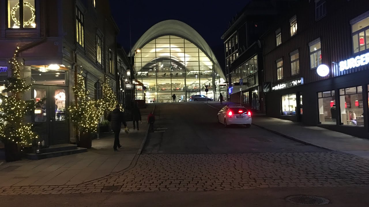 Tromsø bibliotek   / Tromsø Public Library 📚 🧩♟🎲