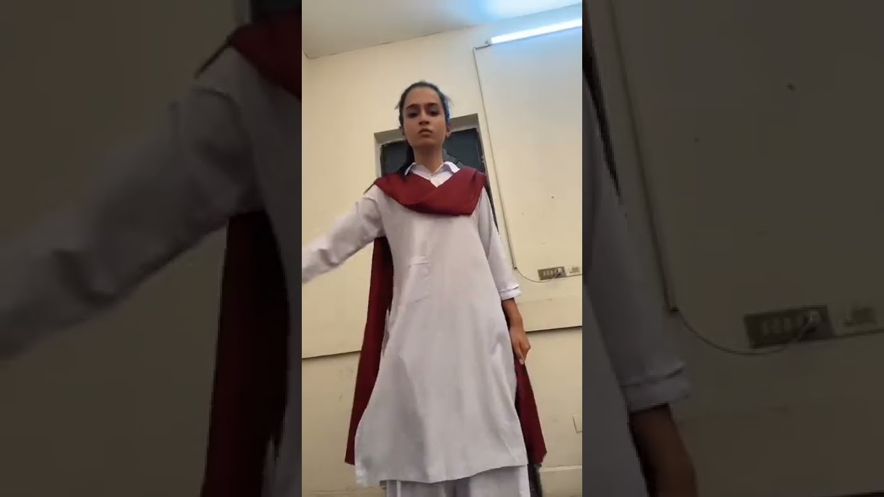 Hania Aamir dance on Mere Humsafar set #haniaamir #haniaamirdrama #haniaamirofficial #shorts #drama