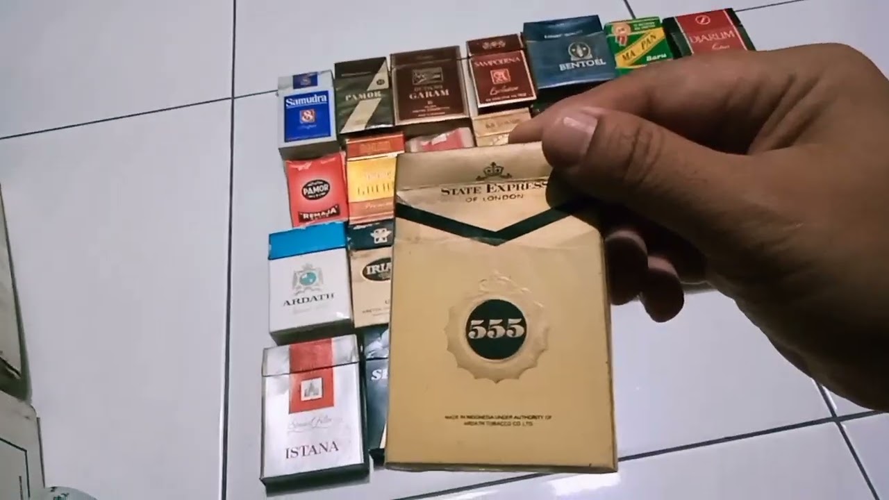 BONGKAR  KOTAK KOLEKSI BUNGKUS ROKOK...ADA YANG DARI CHINA DAN ARAB LOH...