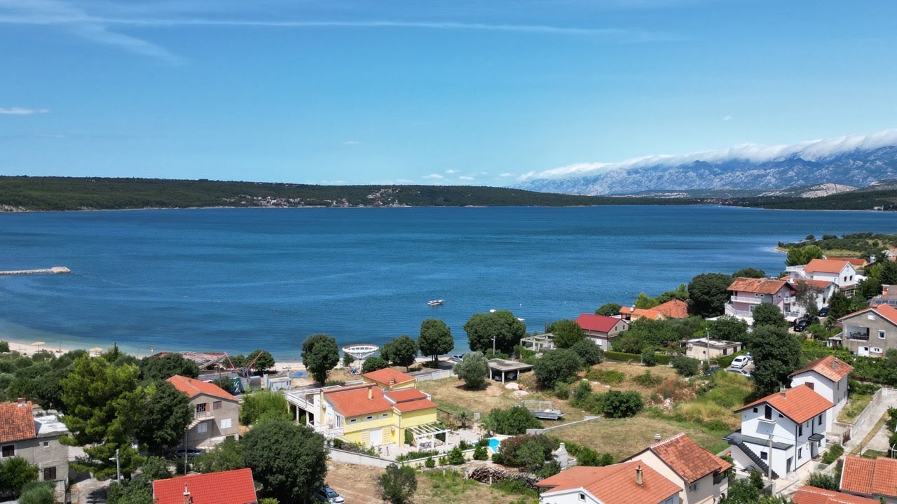 Kuća s četiri apartmana Gornji Karin 163,00 m²