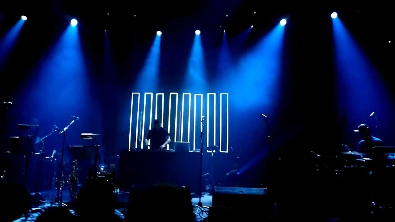 Bonobo - Cirrus [live at the Roundhouse, London 2013]