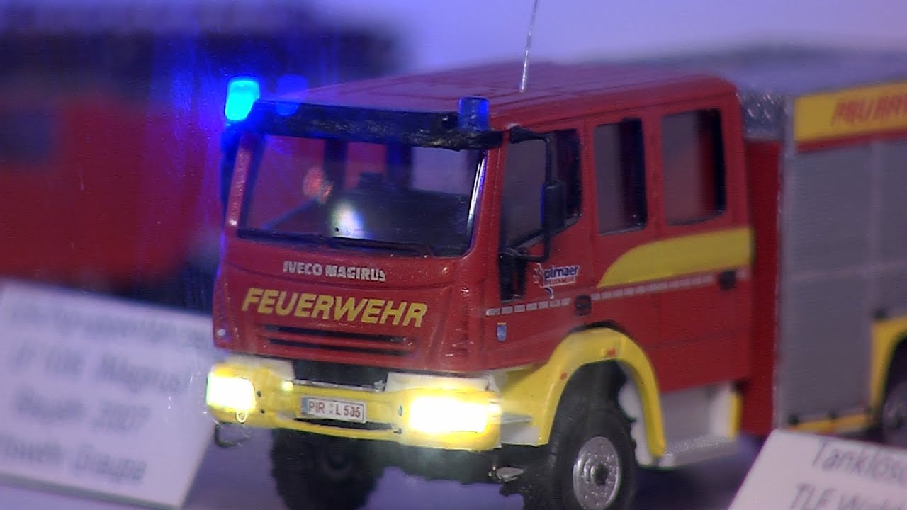 Feuerwehr hinter Glas