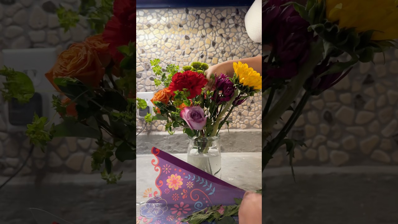 Getting our guest room ready! #flowers #guestroom #floral #flowerdesign