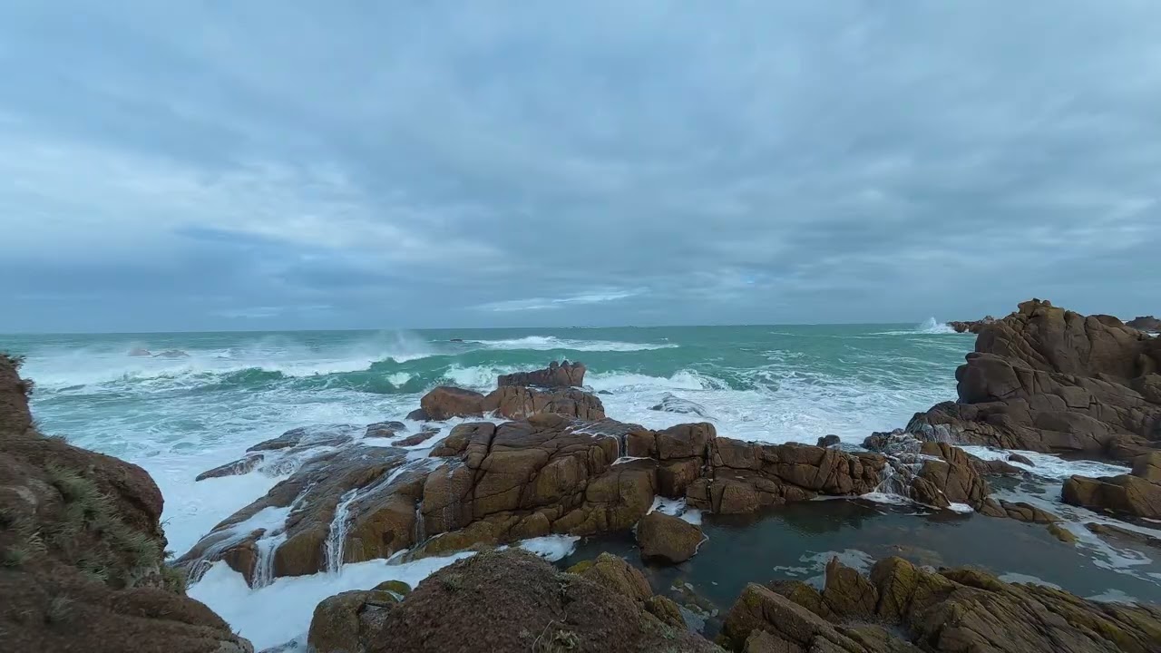 4K Powerful Ocean Crashes on Rocks - Close-Up - Three Hours from Guernsey.