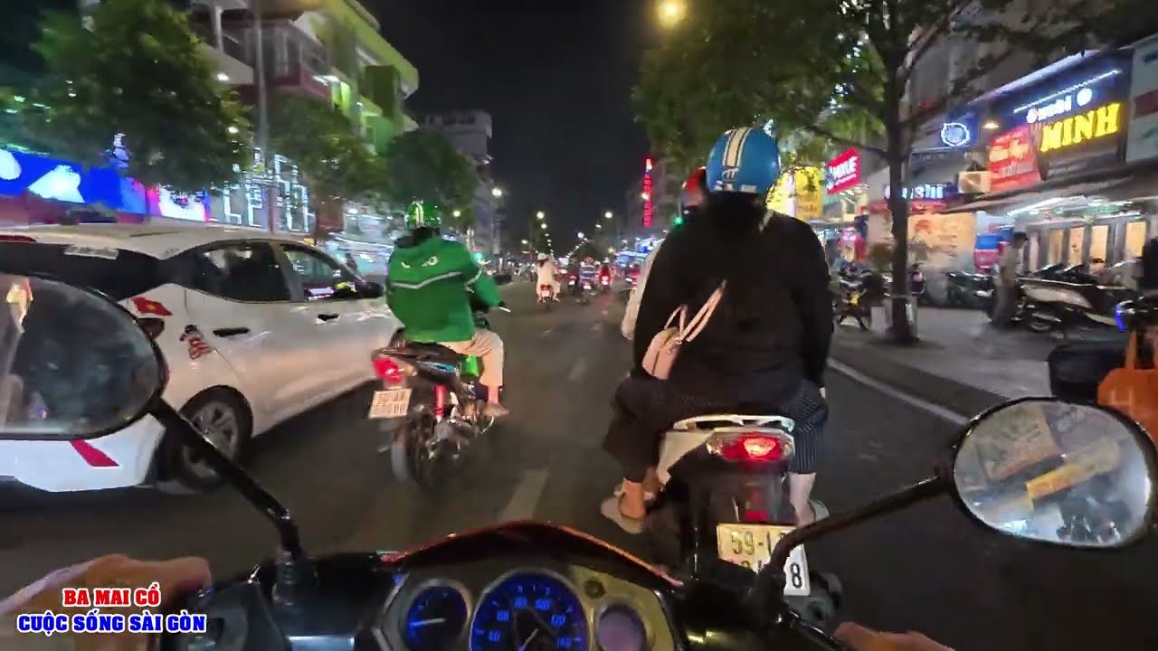 TỐI NAY GẦN TẾT VIỆT KIỀU ĐI DẠO SÀI GÒN VỀ ĐÊM THẤY CẢNH TƯỢNG ĐÌU HIU CHƯA TỪNG CÓ BẾN XE MIỀN TÂY