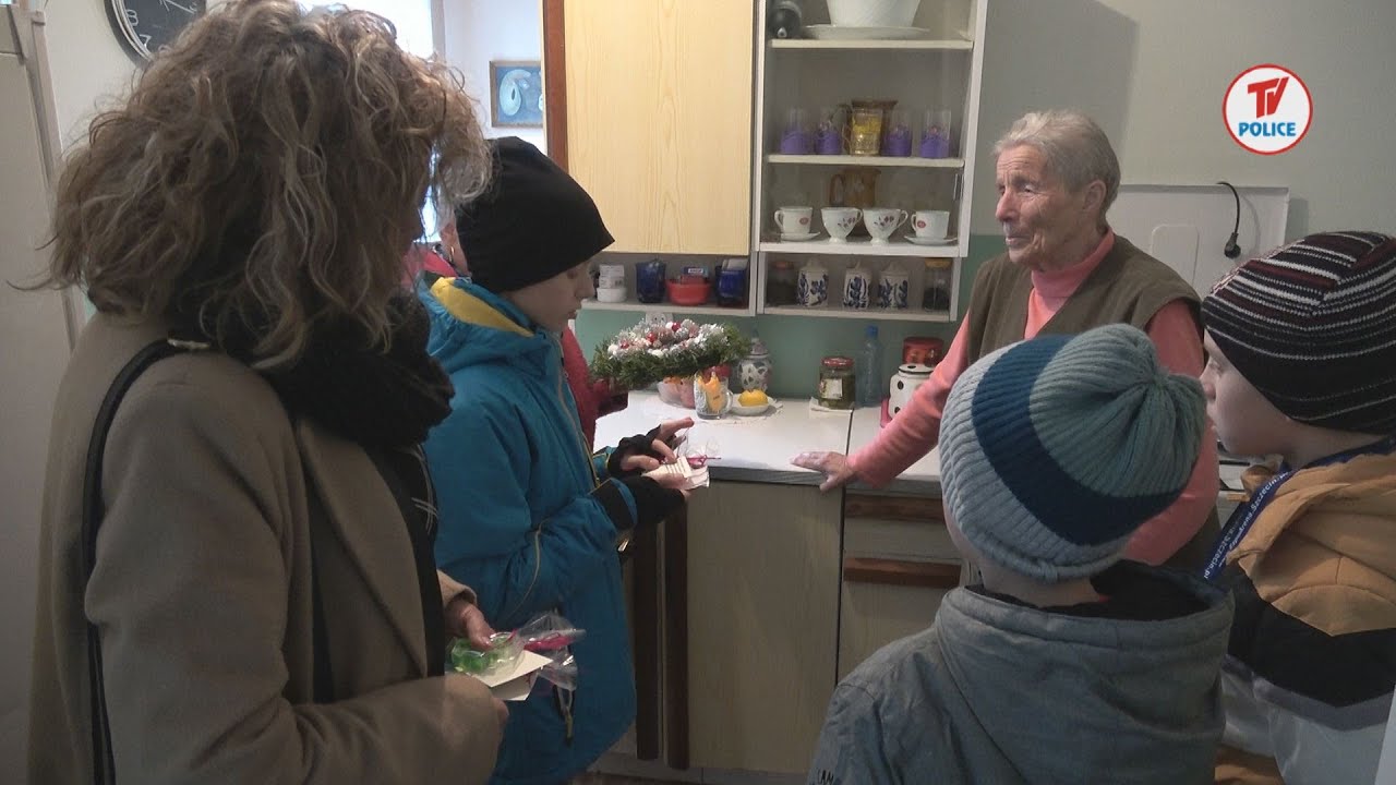 Nikt nie powinien czuć się samotny. Przed świętami OPS z dziećmi odwiedził senior&oacute;w.